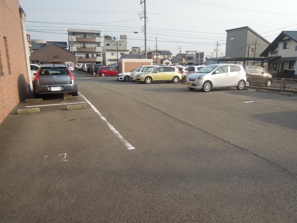 フレリア志比口／駐車場／物件写真豊富／福井市マンションクリエイト