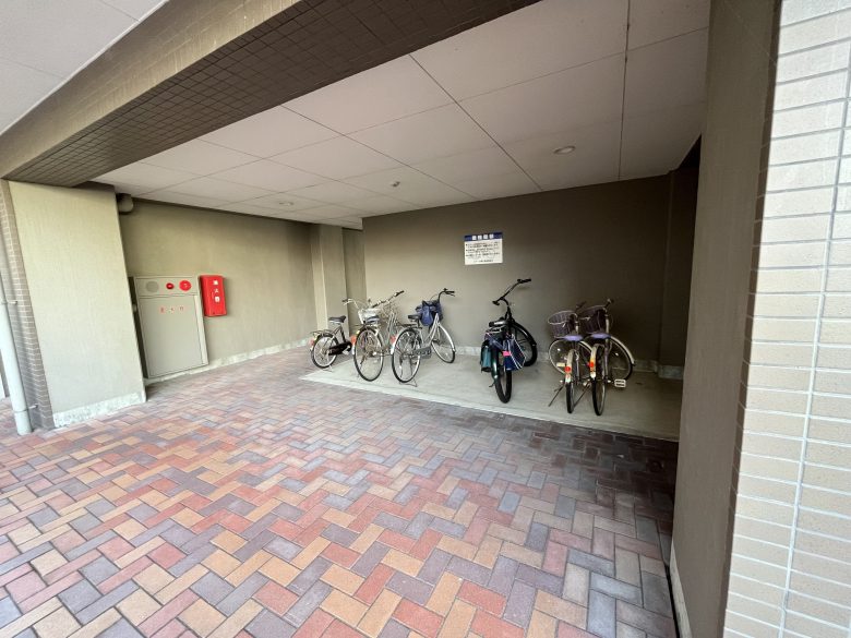 ロアール春日南／自転車置き場2／物件写真豊富／福井市マンションクリエイト