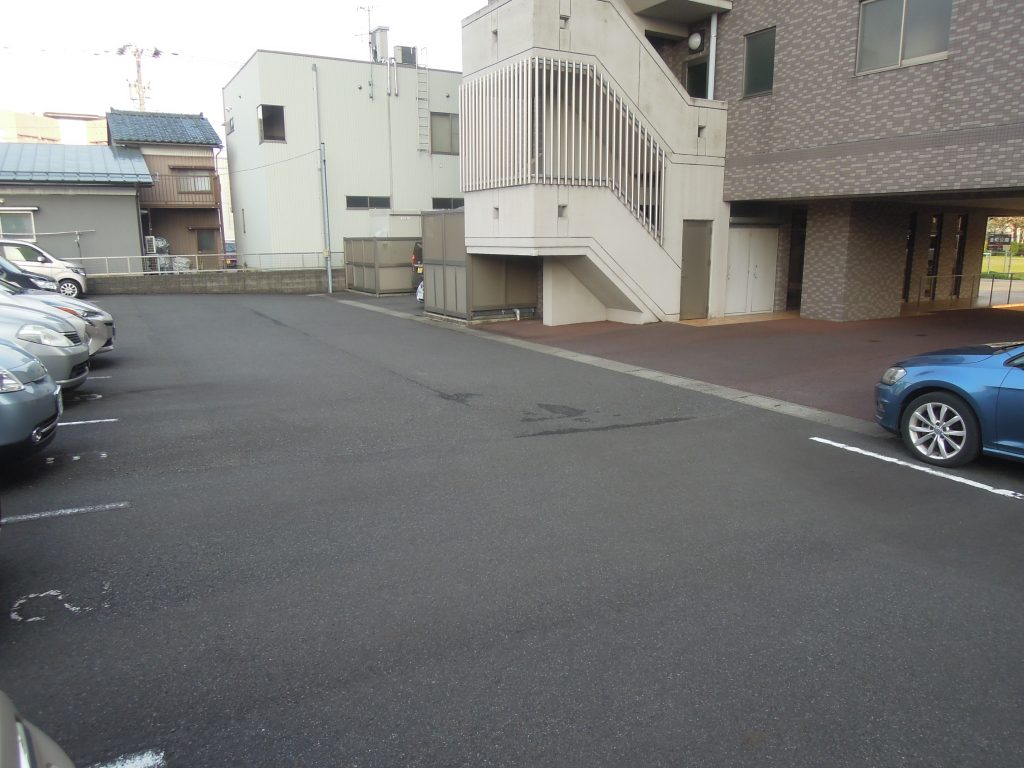 ビブレ志比口／駐車場２／物件写真豊富／福井市マンションクリエイト