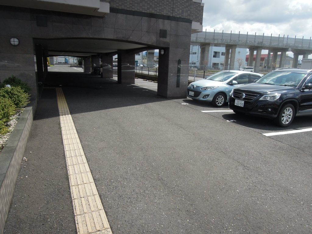 アンビアンス207／駐車場２／物件写真豊富／福井市マンションクリエイト